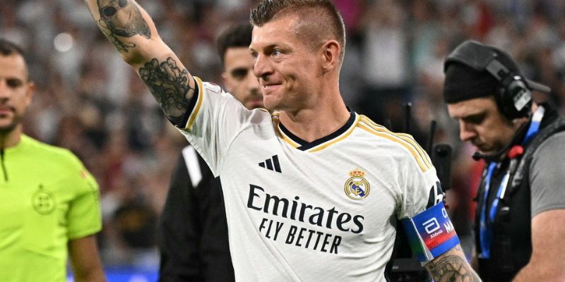 Toni Kroos bị bỏ ngỏ khả năng trở lại Real Madrid